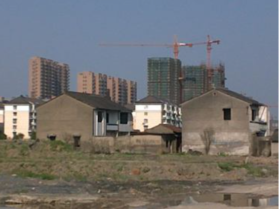 戶主不在場房屋被直接強拆，對此違法行為該如何維權？