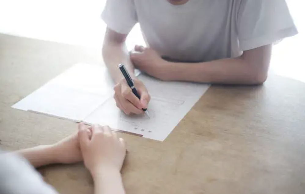 離婚協(xié)議書中孩子撫養(yǎng)費的約定和處理？
